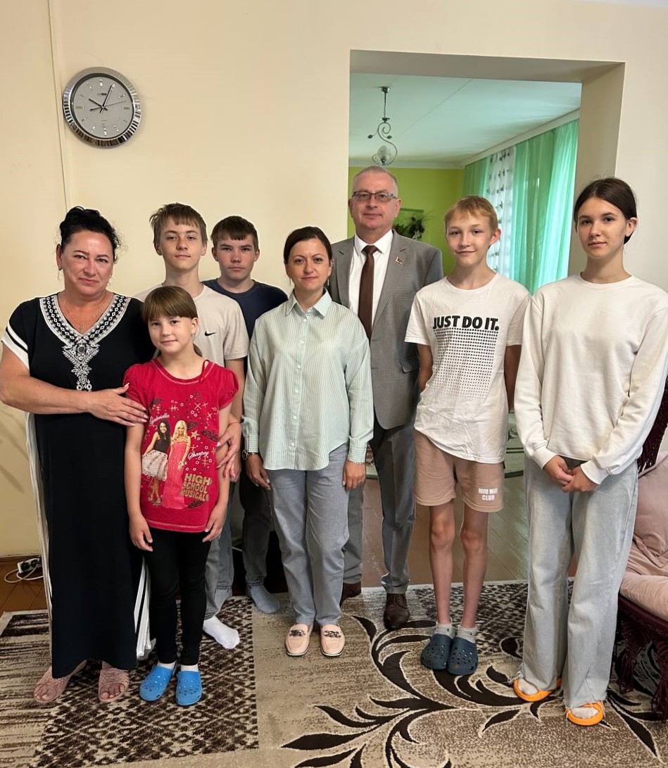 Инспекция МНС по Гродненскому району приняла участие в акции «Соберем ребенка в школу»