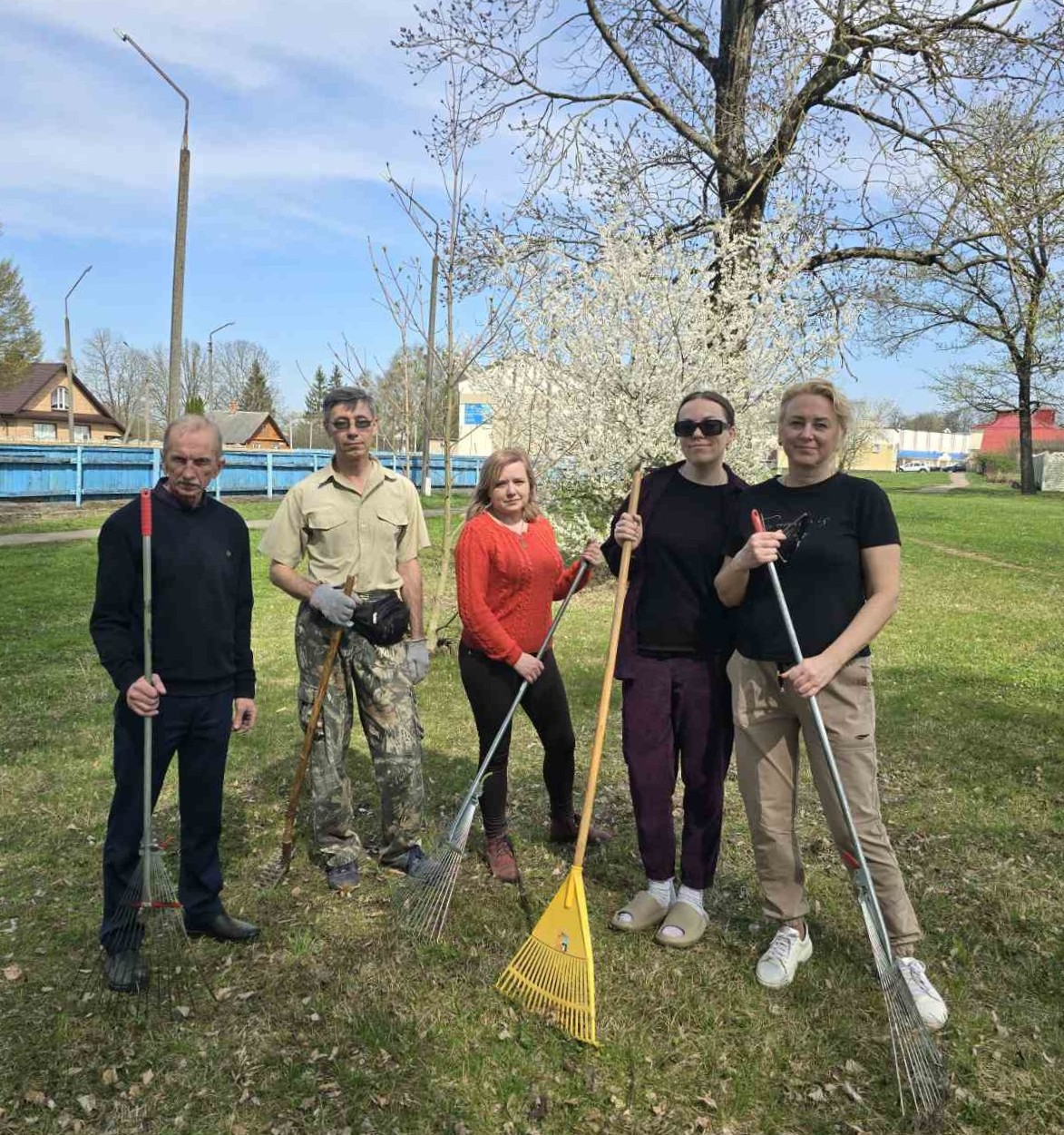 Сотрудники инспекции МНС по Щучинскому району приняли участие в акции «Наведение порядка на земле»