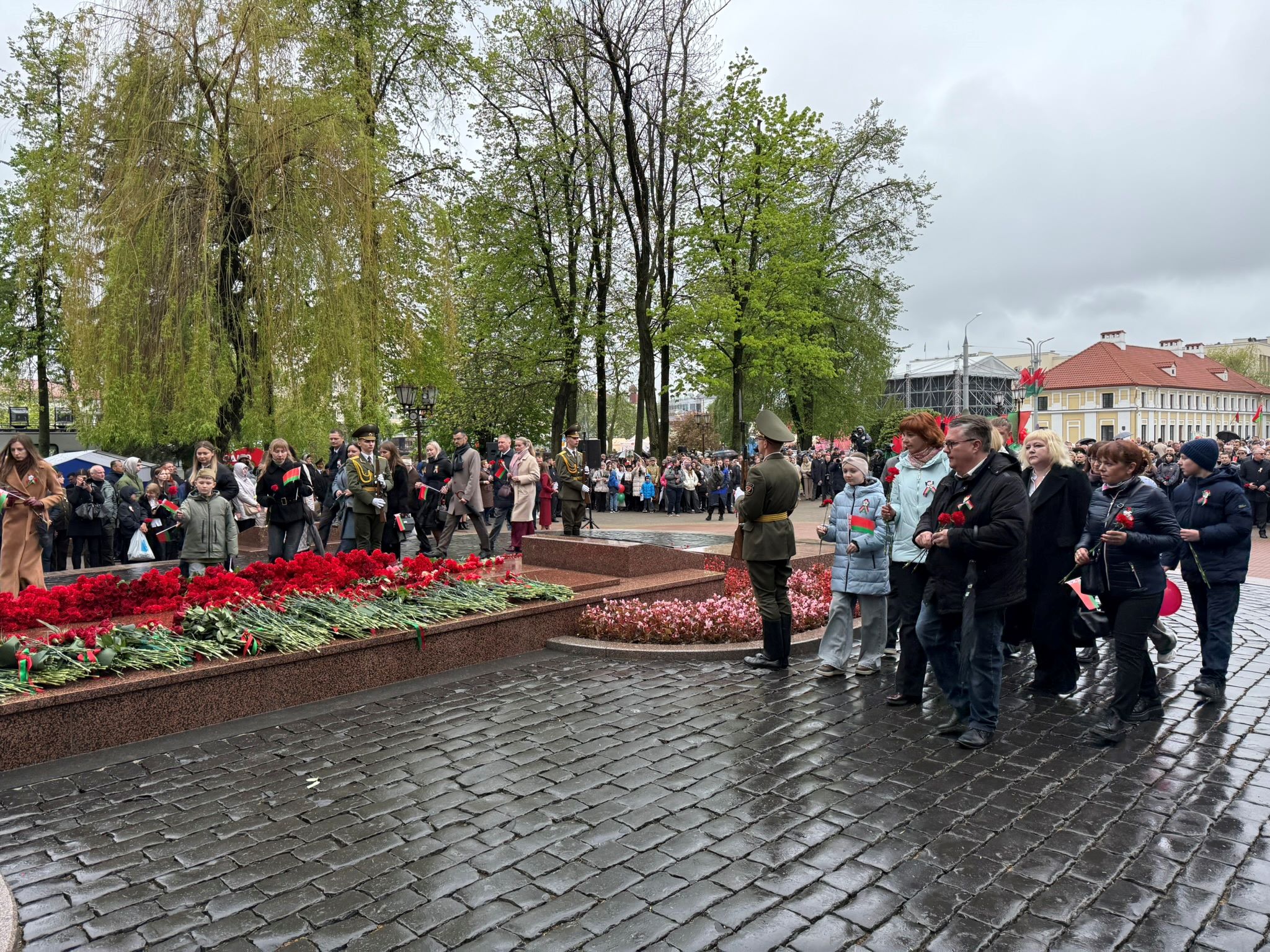 Члены первичных профсоюзных организаций инспекций МНС города Гродно почтили память героев в День Победы