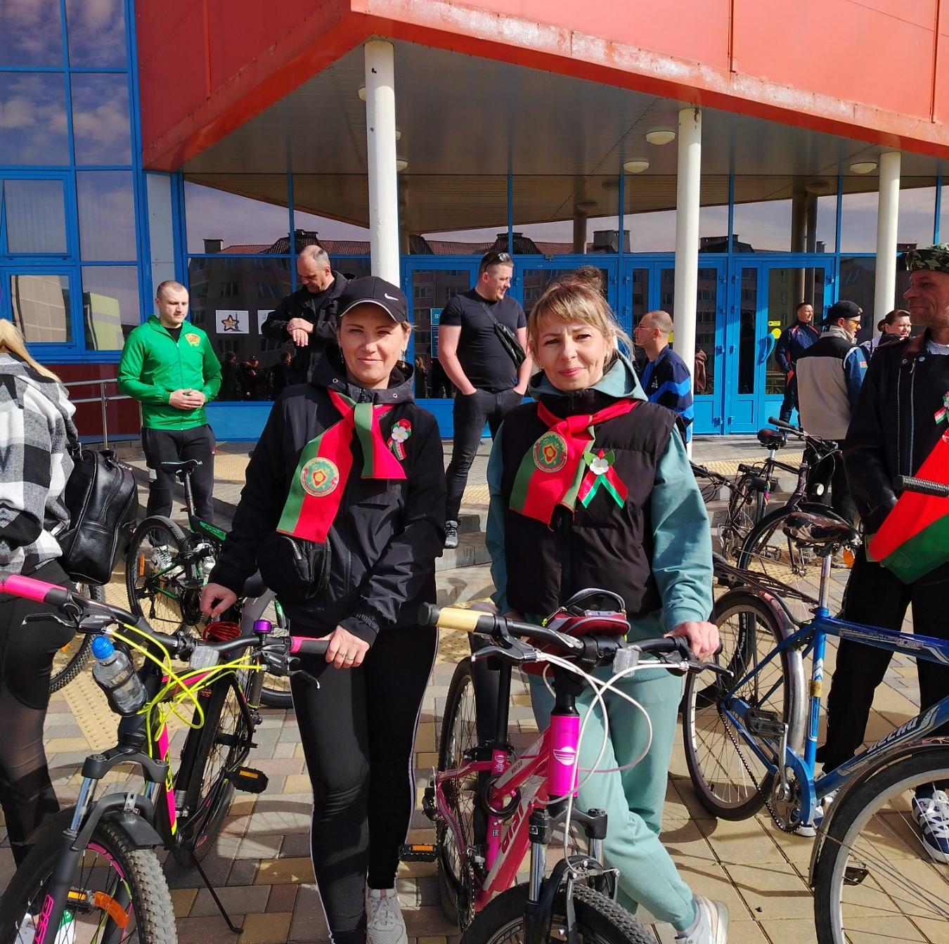 Сотрудники инспекции МНС по Островецкому району приняли участие в велопробеге к 80-летию Великой Победы