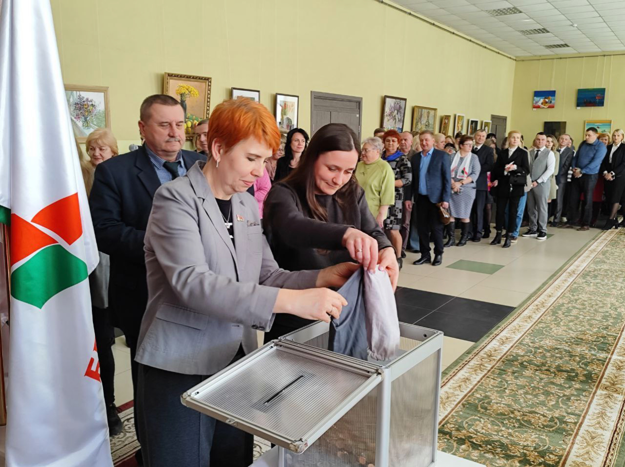 Работники инспекции МНС по Слонимскому району приняли участие в передаче монет для создания памятника