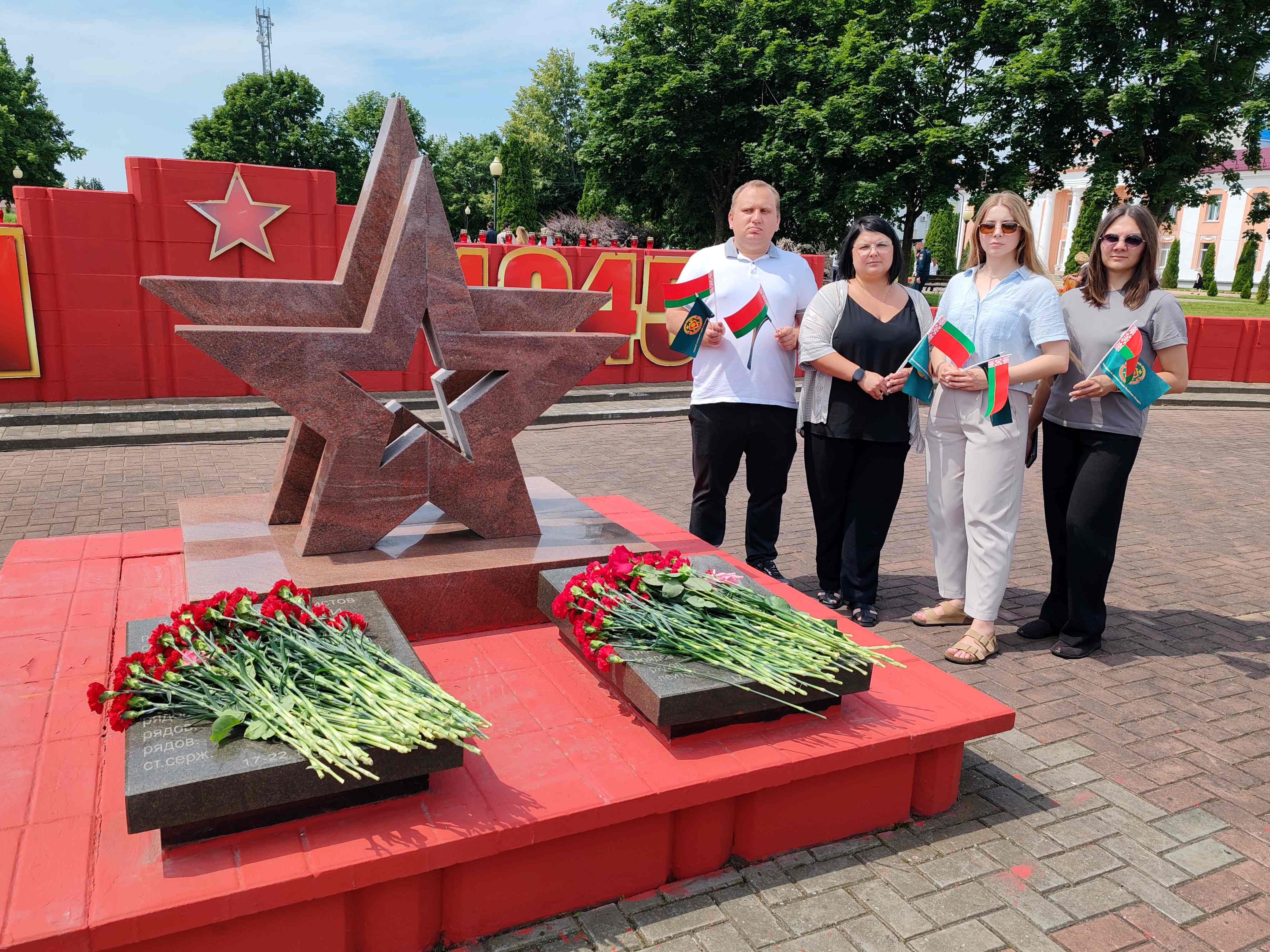 Сотрудники ИМНС по Речицкому району почтили память жертв Великой Отечественной войны