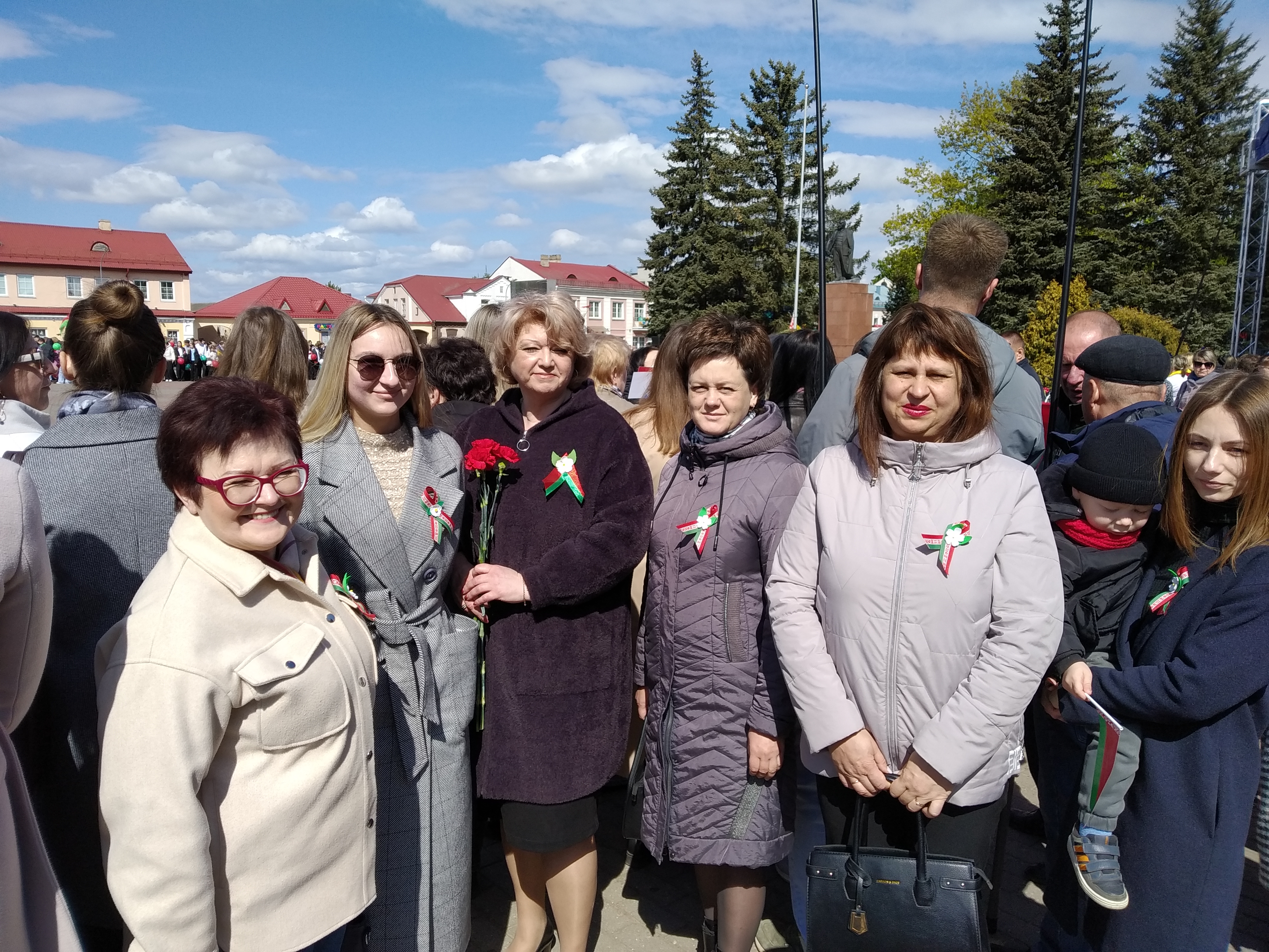 Сотрудники инспекции МНС по Щучинскому району приняли участие в празднике, посвященном Дню Государственного флага