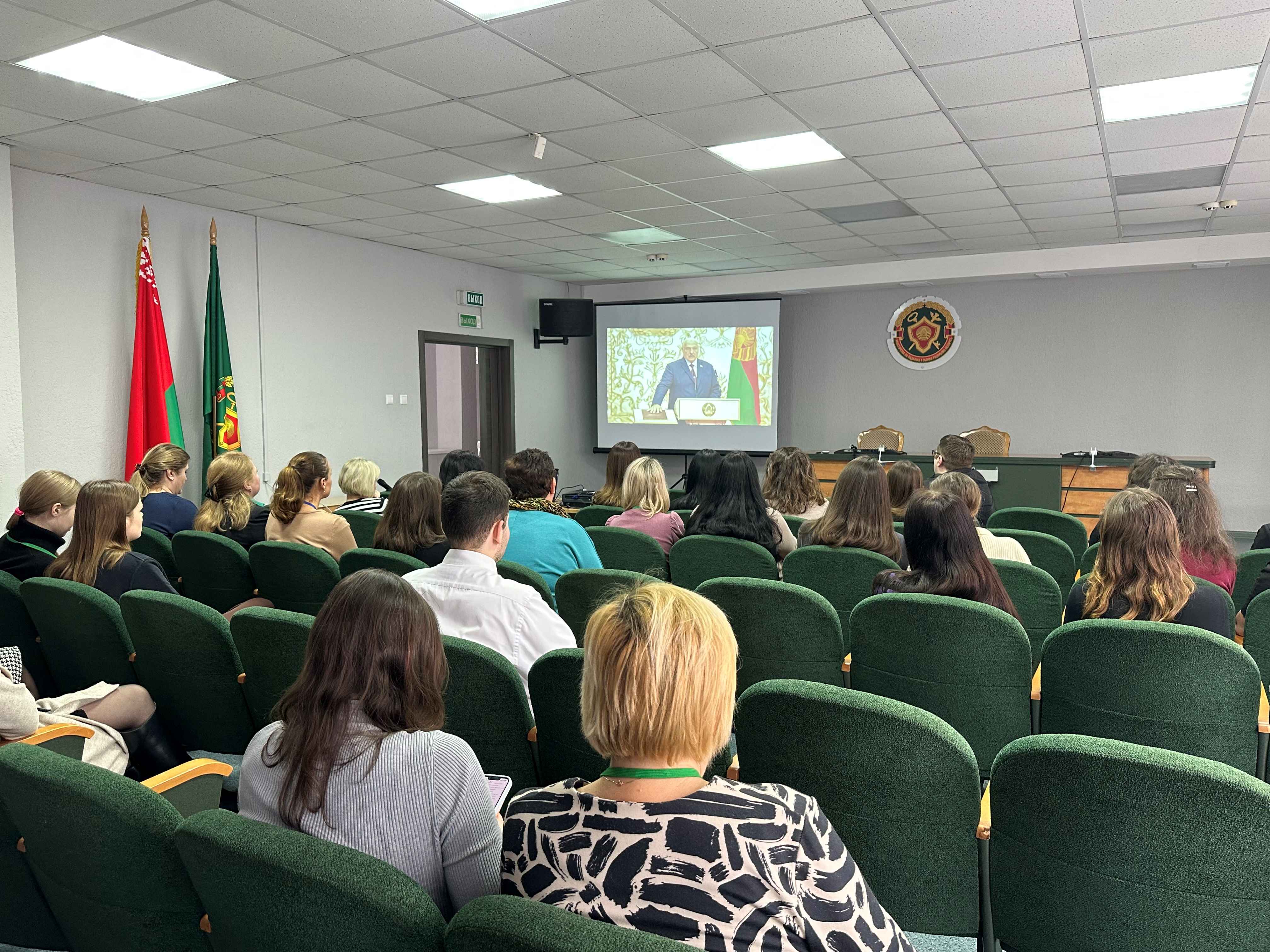 Сотрудники инспекции МНС по Минскому району посмотрели онлайн-трансляцию с церемонии инаугурации Президента