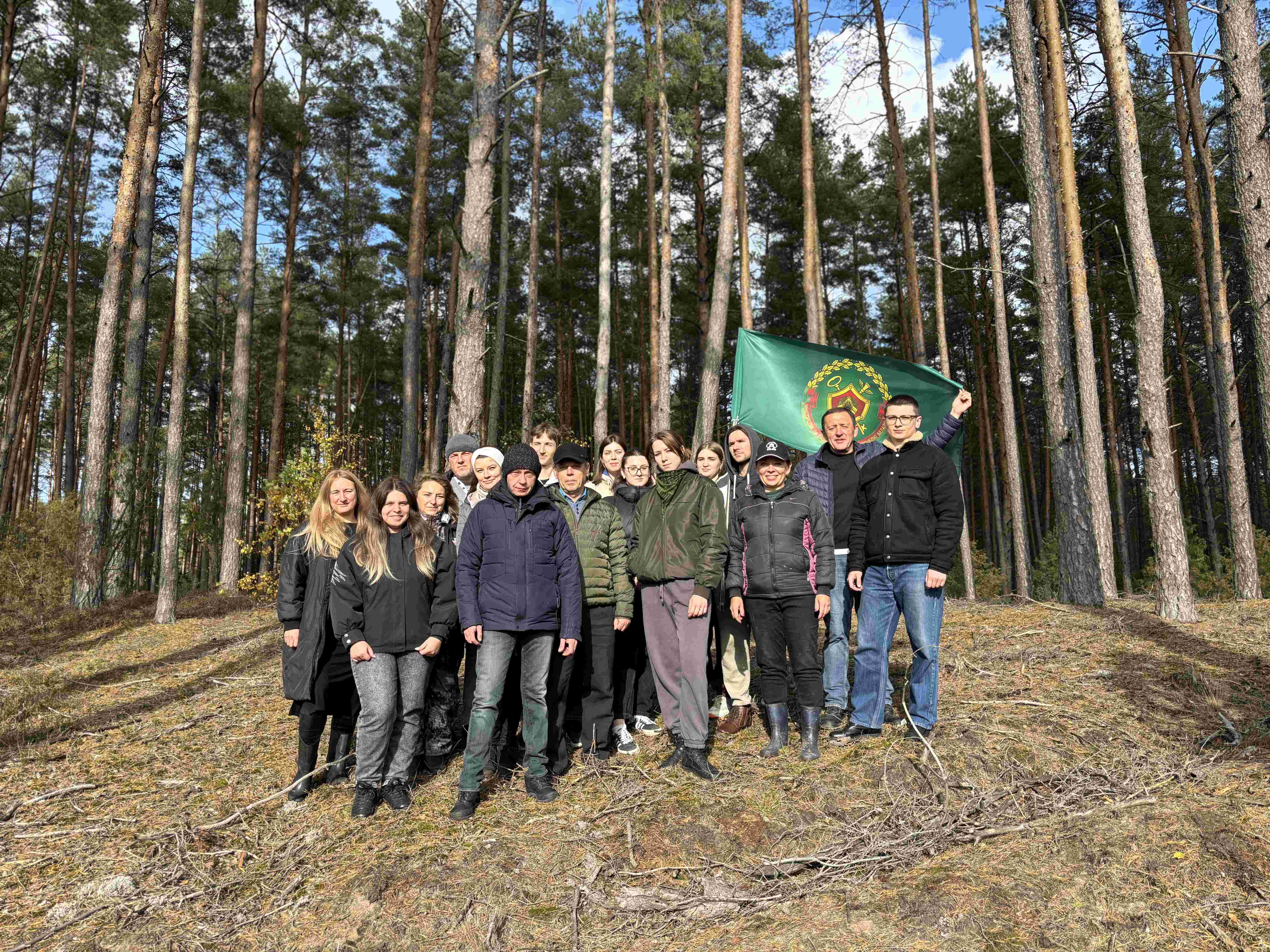 Представители налоговых инспекций города Гродно приняли участие в акции «Дай лесу новае жыццё!»