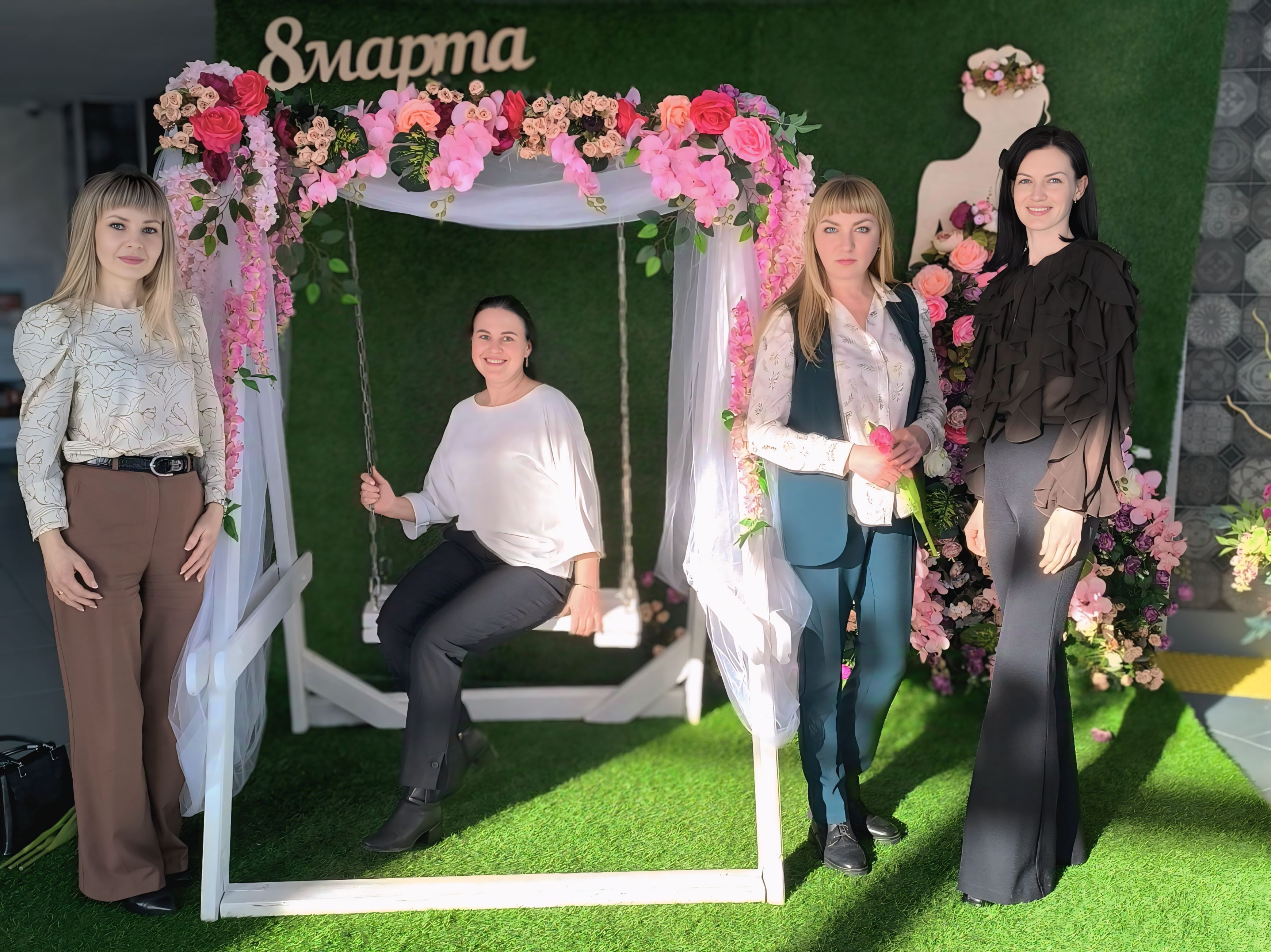 Предпраздничная неделя в Островце заиграла яркими красками! 