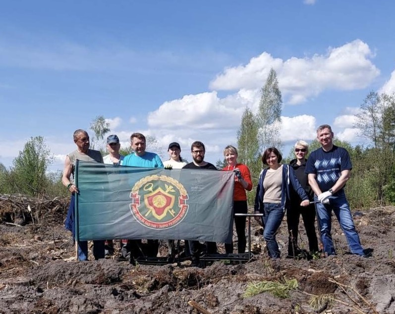 Работники инспекции МНС по Слонимскому району приняли участие «Дай лесу новае жыццё»!» и в акции «Лес! Дабро! Парадак!»