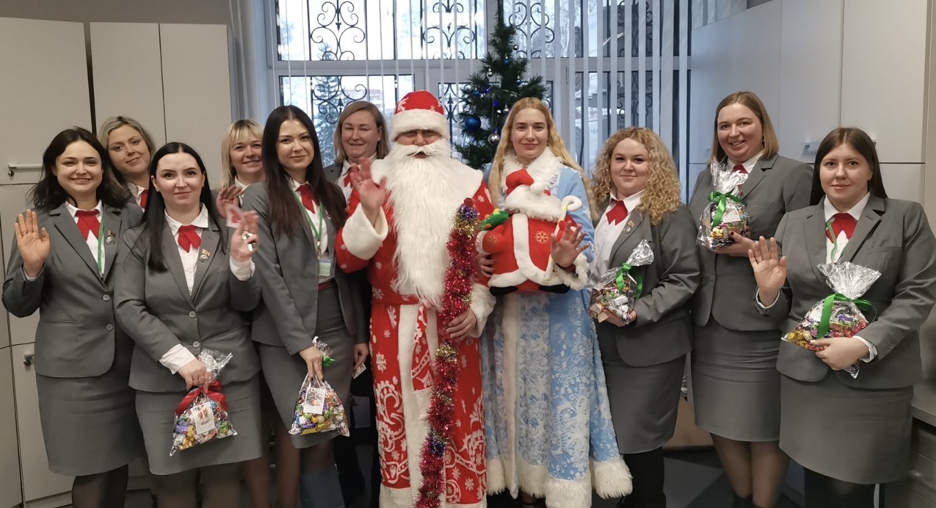 В ИМНС по г. Новополоцку заходили Дед Мороз и Снегурочка 