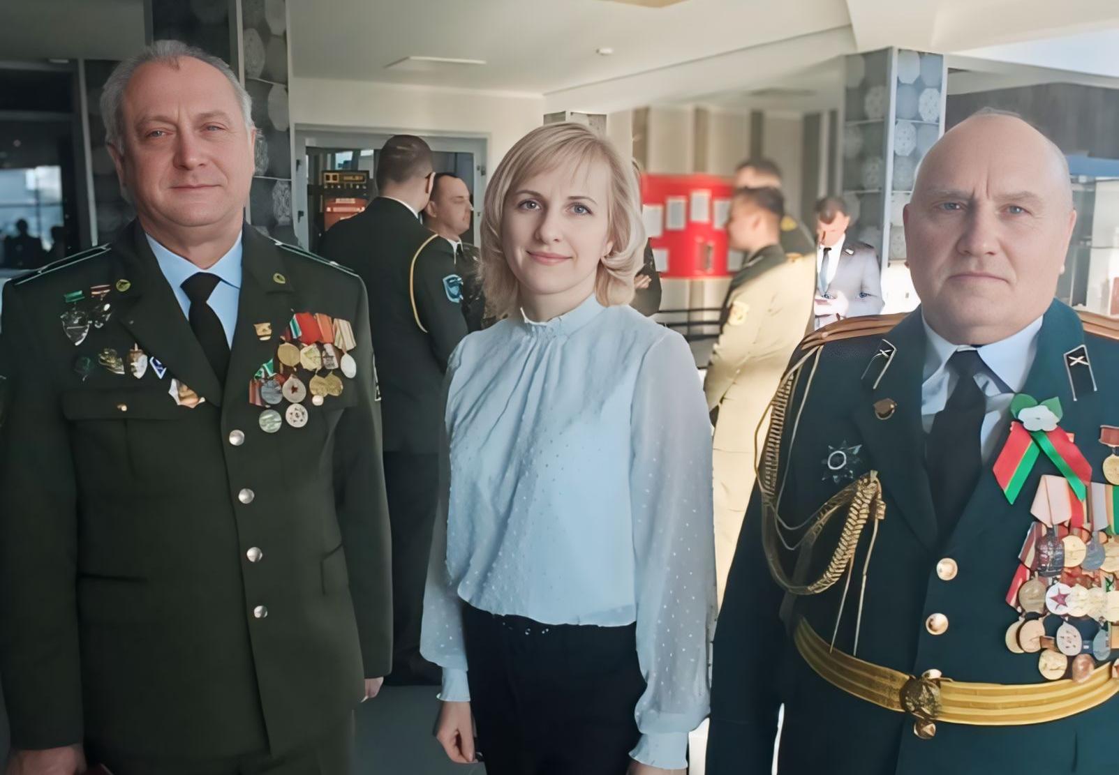 Члены первичной профсоюзной организации инспекции Министерства по налогам и сборам Республики Беларусь по Островецкому району приняли участие в праздничном концерте, посвященном Дню защитников Отечества.