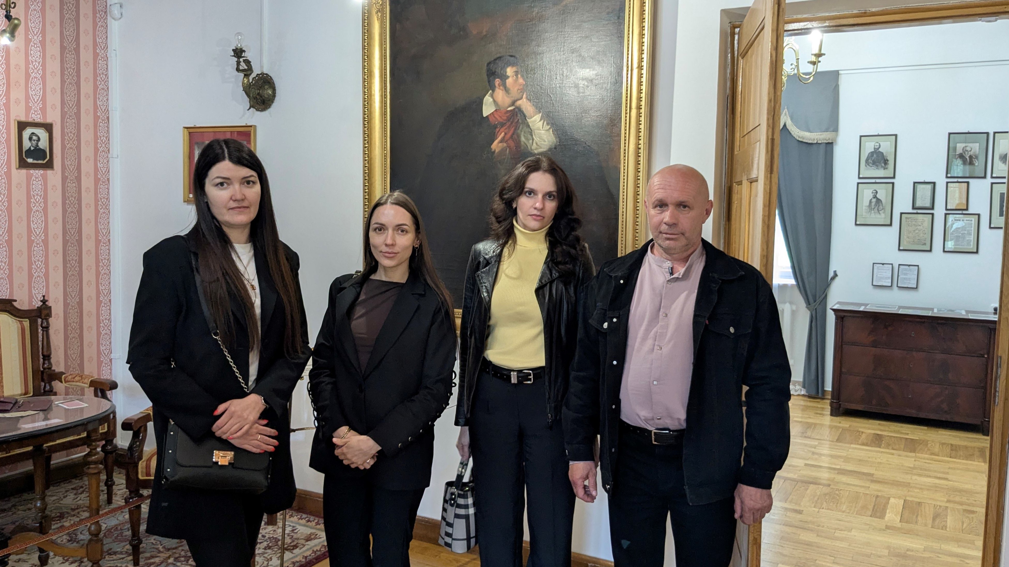 Нам доверена память