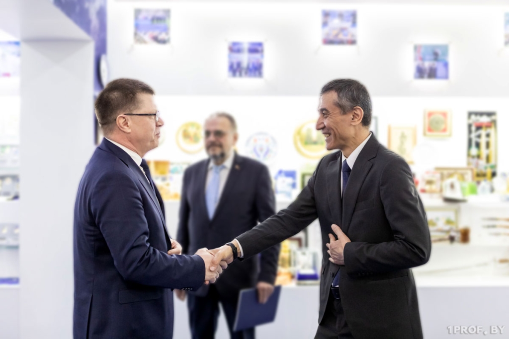 От охраны труда до туризма: председатель ФПБ и посол Узбекистана обсудили перспективы сотрудничества