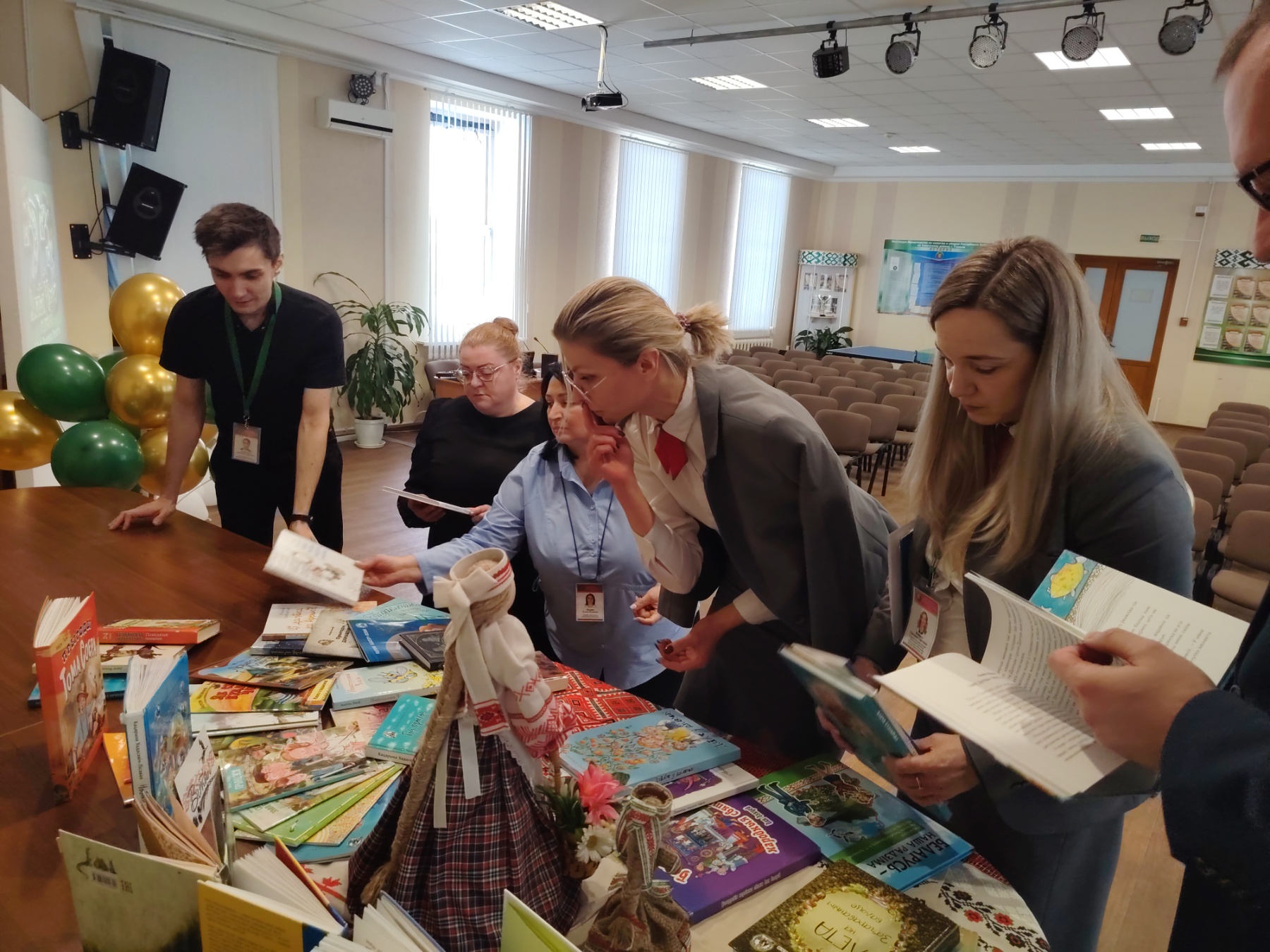 Тыдзень роднай мовы: выстава кнiг