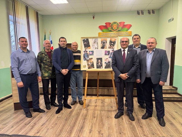 Инспекция МНС по Калинковичскому району поздравила мужчин с Днем защитников Отечества