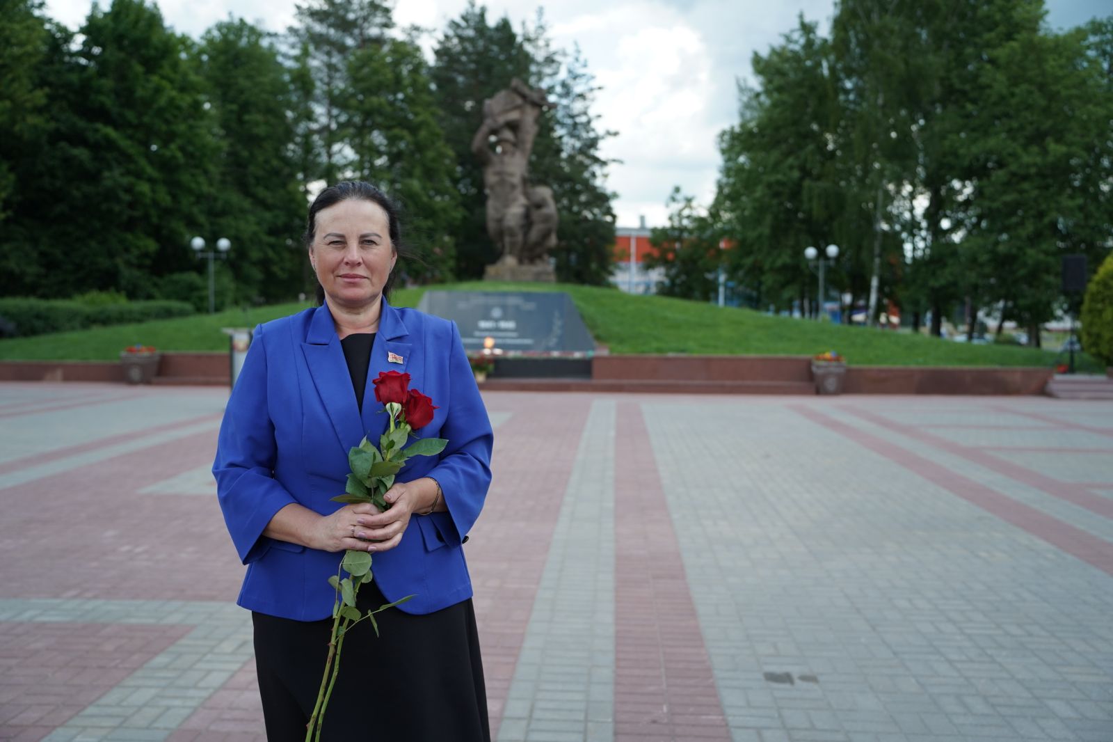 Начальник инспекции МНС по Островецкому району Елена Геннадьевна Пилецкая приняла участие в районном митинге-реквиеме «Нам жить и помнить»