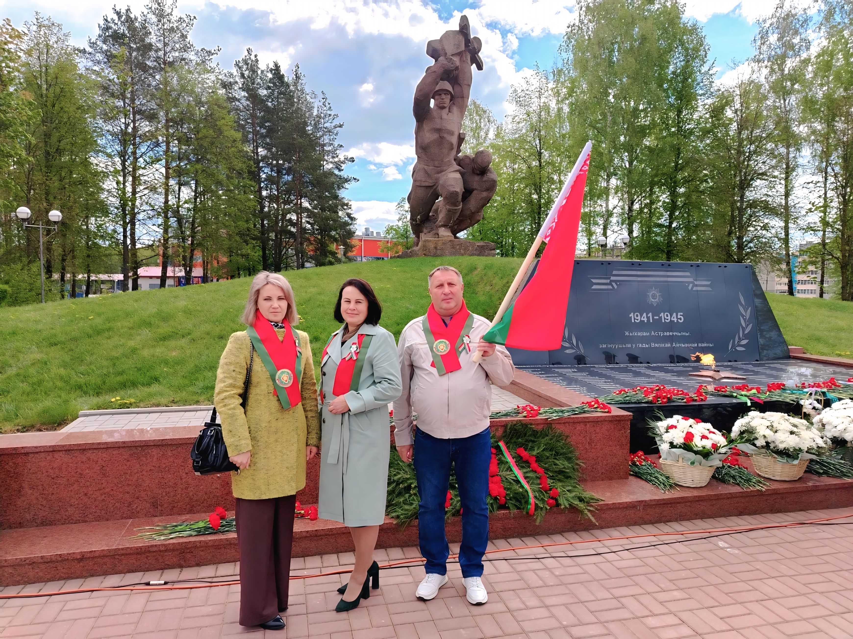 Сотрудники ИМНС по Островецкому району приняли участие в мероприятиях, посвященных Дню Государственного флага, Государственного герба и Государственного гимна Республики Беларусь