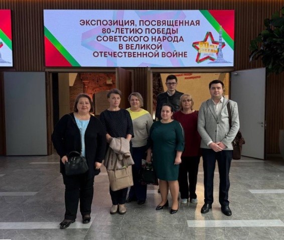 Посещение выставки, посвященной 80-летию Победы советского народа в Великой Отечественной войне
