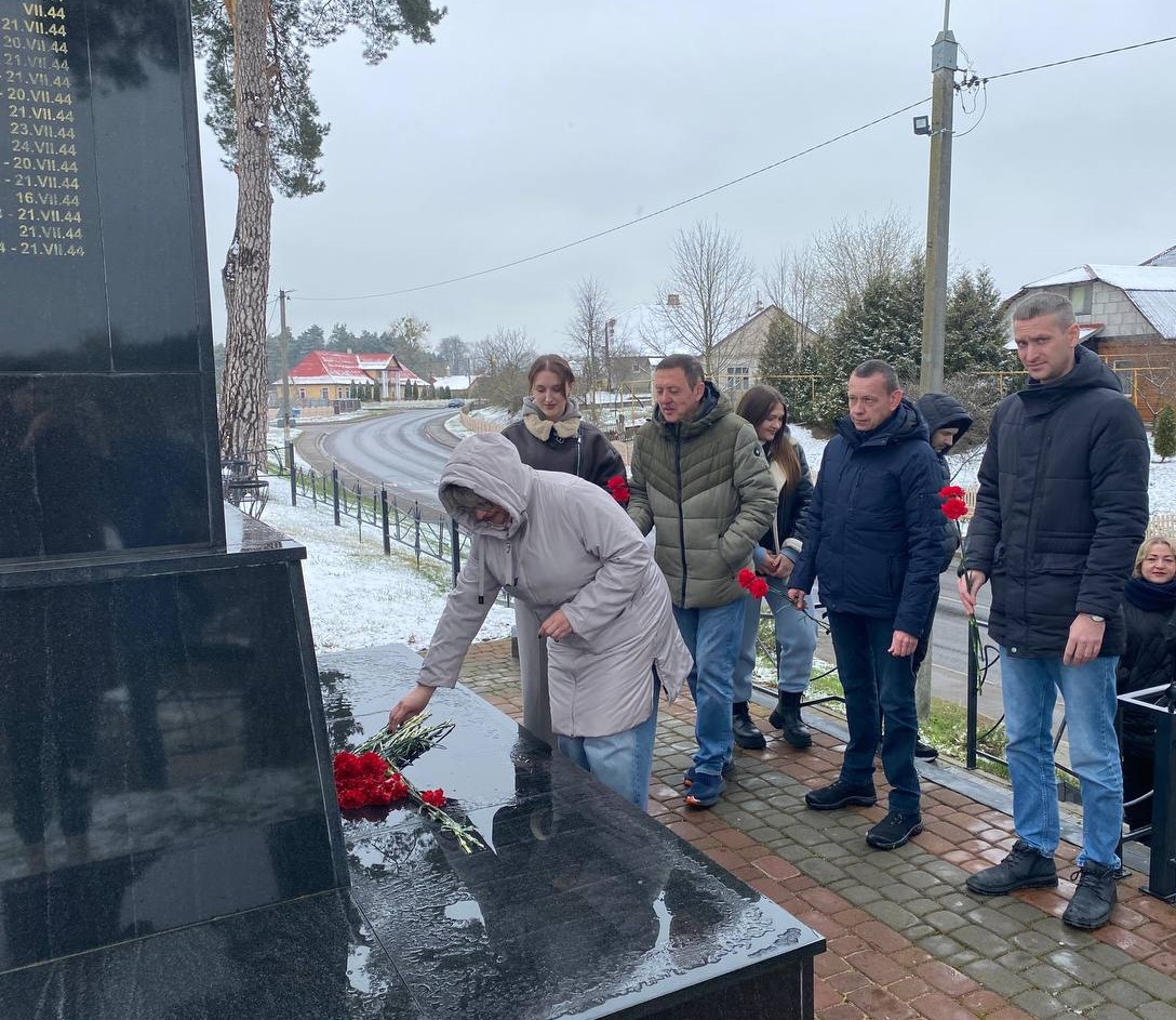 Возложение цветов в честь 80-летия Победы советского народа в Великой Отечественной войне