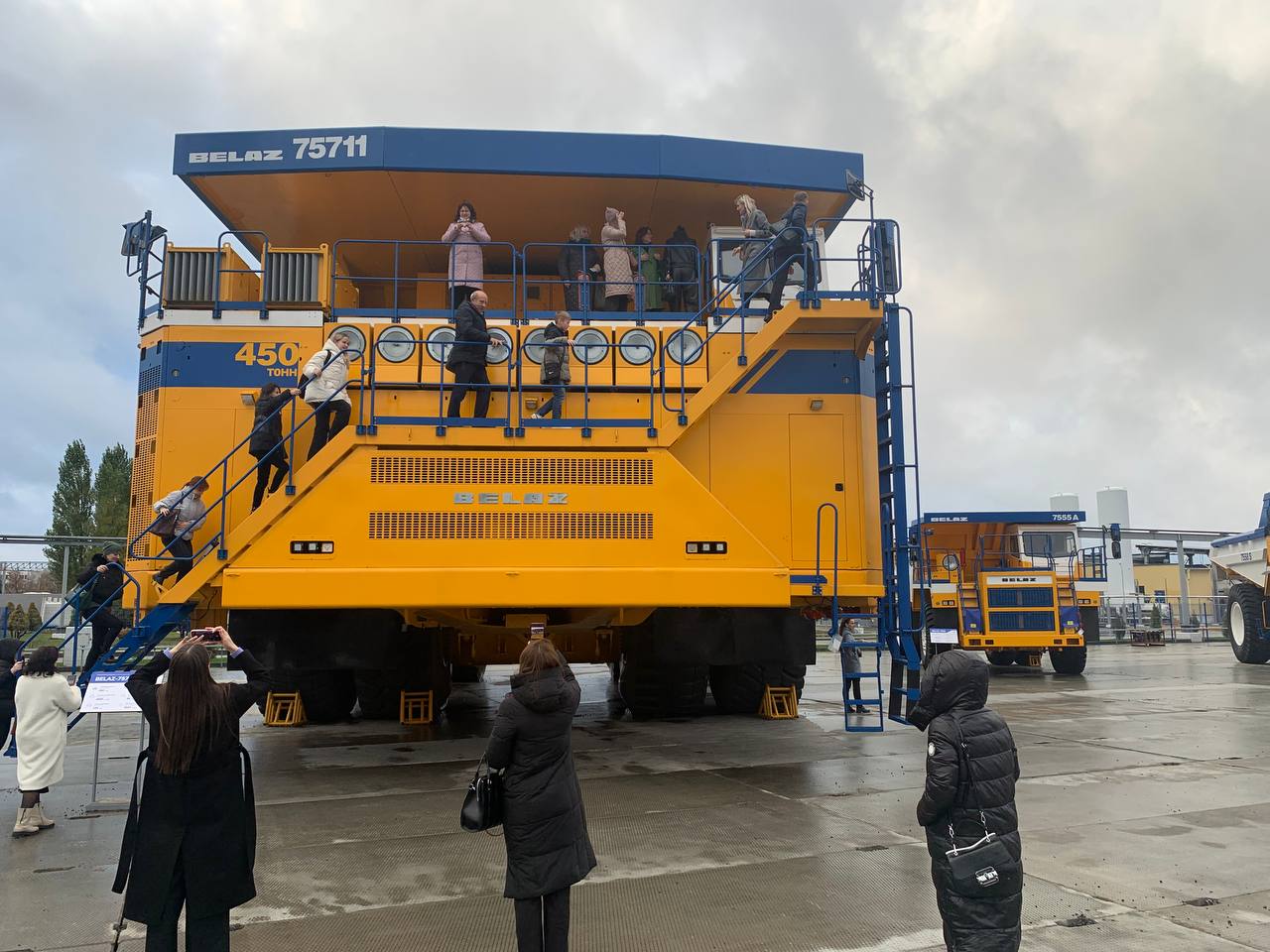 Члены первичной профсоюзной организации Министерства по налогам и сборам посетили БЕЛАЗ