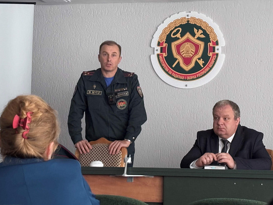 Сотрудники налоговой ИМНС по Минскому району обсудили пожарную безопасность с представителем МЧС