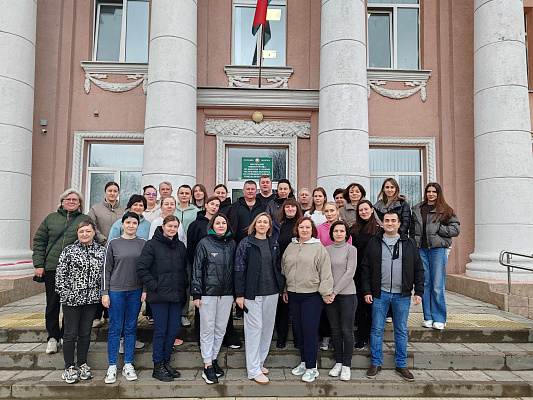 Сотрудники ИМНС по Речицкому району приняли участие в благоустройстве набережной Днепра в рамках республиканского субботника