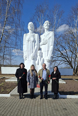 В преддверии Дня памяти жертв Хатынской трагедии сотрудники ИМНС по Лепельскому району посетили мемориальный комплекс «Вишеньки»
